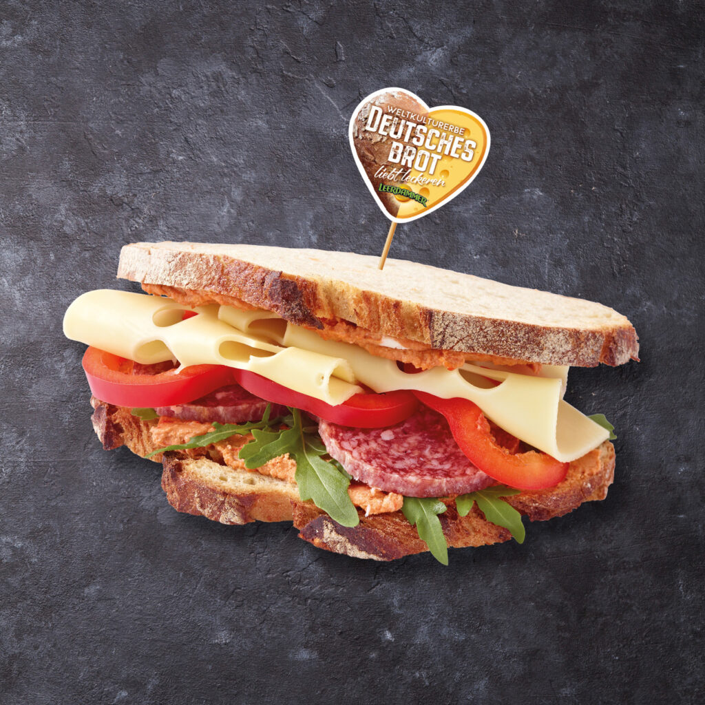 Pane Rustico mit Salami und LEERDAMMER® Original - Leerdammer Food Service